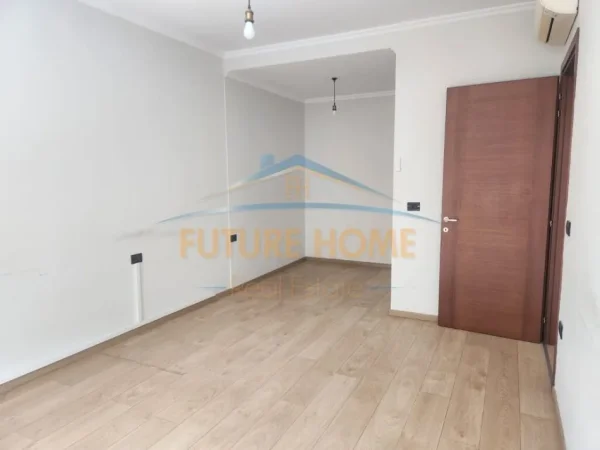 Tirane, jepet me qera ambjent biznesi Kati 7, 101 m² 1.000 € (Bulevardi Gjergj Fishta)