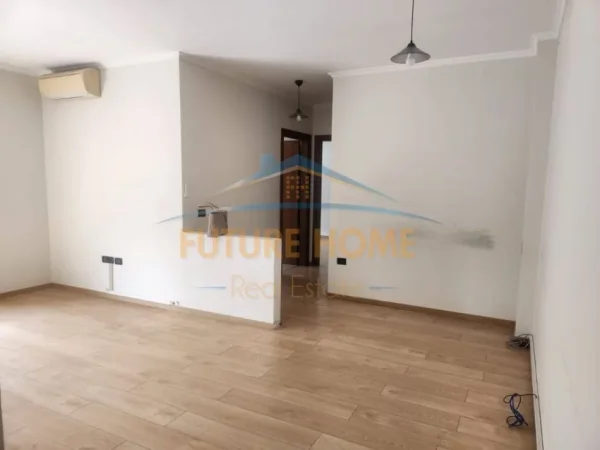 Tirane, jepet me qera ambjent biznesi Kati 7, 101 m² 1.000 € (Bulevardi Gjergj Fishta)