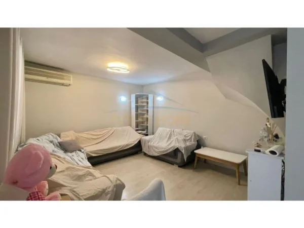 Tirane, jepet me qera apartament 3+1 Kati 2, 132 m² 550 € (Rruga Bardhyl)