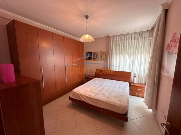 Tirane, jepet me qera apartament 2+1 Kati 8, 112 m² 700 € (Komuna e Parisit)