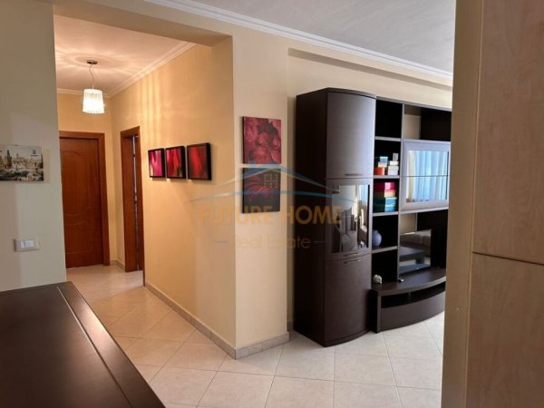 Tirane, jepet me qera apartament 2+1 Kati 8, 112 m² 700 € (Komuna e Parisit)