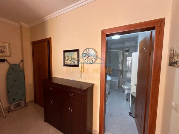 Tirane, jepet me qera apartament 2+1 Kati 8, 112 m² 700 € (Komuna e Parisit)