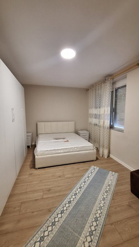 Tirane, jepet me qera apartament 3+1 Kati 2, 100 m² 700 € (Xhamllik)