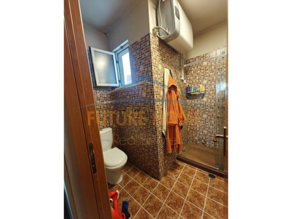 Tirane, jepet me qera apartament 2+1 Kati 5, 106 m² 1.000 € (Rruga e Kavajes)