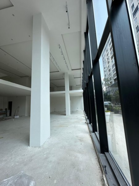 Tirane, jepet me qera ambjent biznesi Kati 0, 450 m² 6.750 € (Rruga Jordan Misja) TT 1233