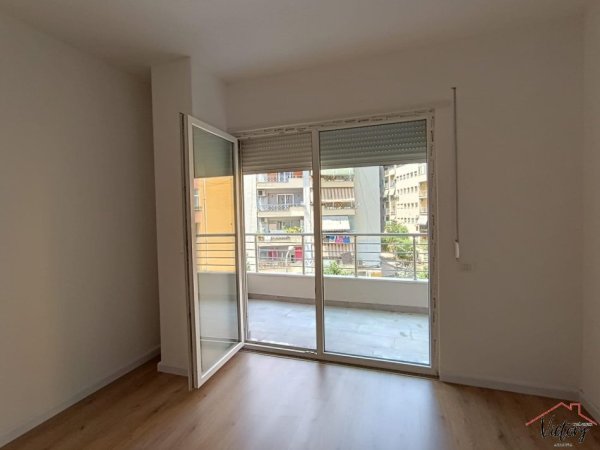 Tirane, jepet me qera apartament 1+1 Kati 2, 62 m² 500 € (Komuna e Parisit)