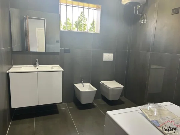 Tirane, jepet me qera apartament 2+1 Kati 2, 80 m² 450 € (Shkoze)