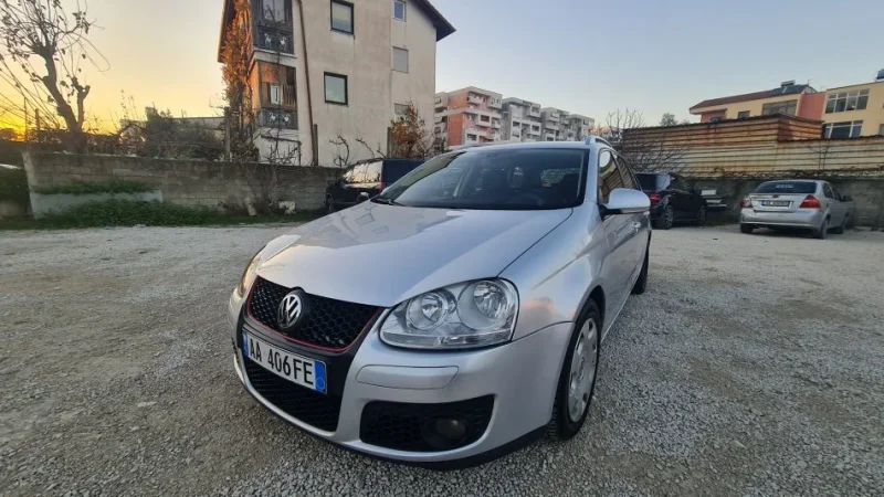 Tirane, shes me portobagazh Volkswagen Golf 5 Nafte, gri metalizato manuale Klima 4.000 €