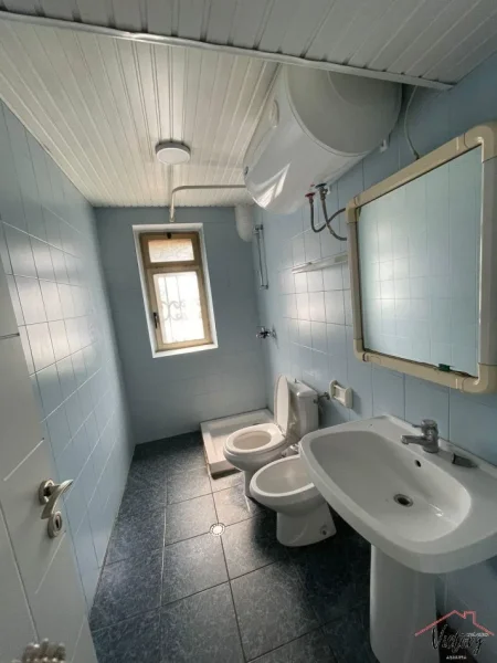 Tirane, jepet me qera ambjent biznesi Kati 1, 96 m² 1.200 € (Myslym Shyri)