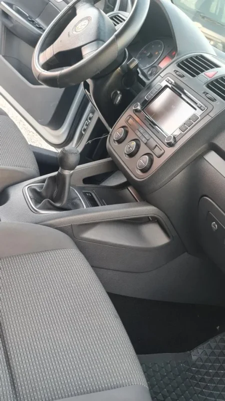 Tirane, shes me portobagazh Volkswagen Golf 5 Nafte, gri metalizato manuale Klima 4.000 €