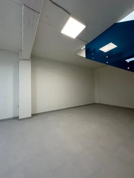 Shqiperi, jepet me qera ambjent biznesi Kati 0, 150 m² 1.000 € (Jordan Misja)