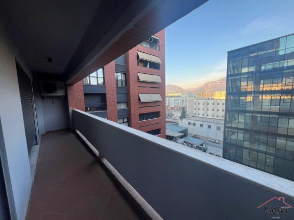 Tirane, jepet me qera apartament 2+1 Kati 4, 100 m² 750 € (Jordan Misja)