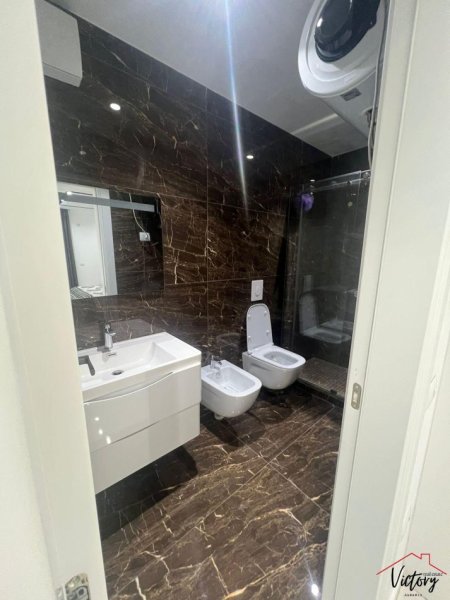 Tirane, jepet me qera apartament 2+1 Kati 4, 100 m² 750 € (Jordan Misja)