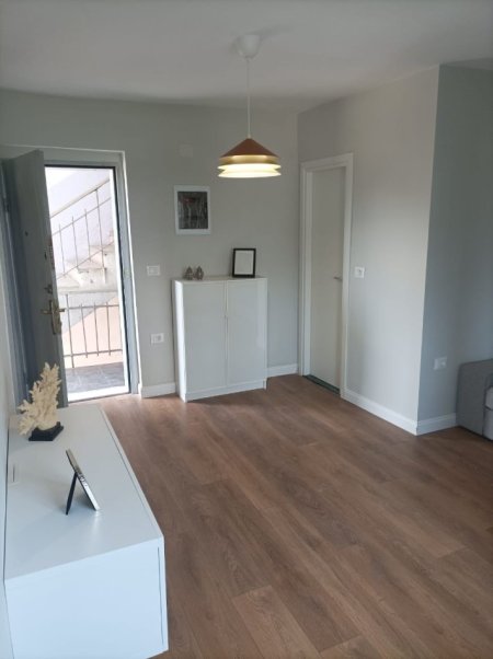 Tirane, jepet me qera apartament 1+1 Kati 3, 450 € 