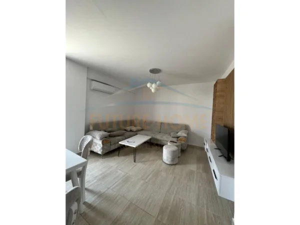 Tirane, jepet me qera apartament 2+1 Kati 9, 98 m² 500 € (Unaza e Re, Astir)
