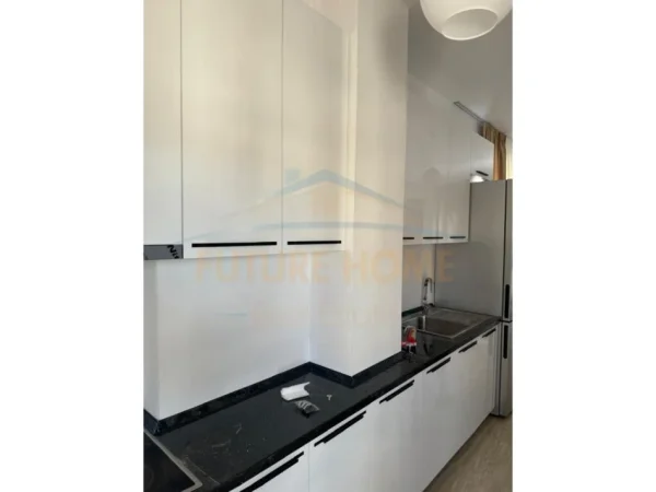 Tirane, jepet me qera apartament 2+1 Kati 9, 98 m² 500 € (Unaza e Re, Astir)