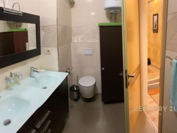 Tirane, jepet me qera apartament 1+1+Aneks+Ballkon Kati 12, 120 m² 830 € (myslym shyri)