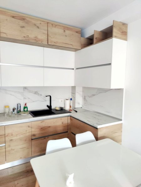 Tirane, jepet me qera apartament 2+1+Ballkon Kati 5, 98 m² 700 € (Hurry Fulz)