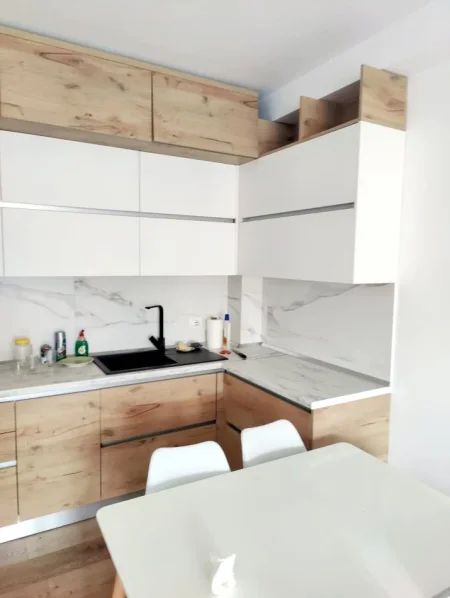 Tirane, jepet me qera apartament 2+1+Ballkon Kati 5, 98 m² 700 € (Hurry Fulz)