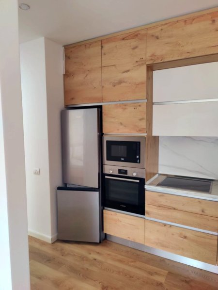 Tirane, jepet me qera apartament 2+1+Ballkon Kati 5, 98 m² 700 € (Hurry Fulz)