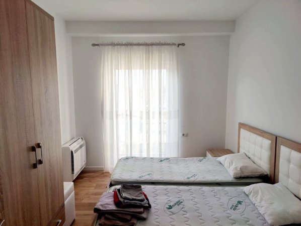 Tirane, jepet me qera apartament 2+1+Ballkon Kati 5, 98 m² 700 € (Hurry Fulz)