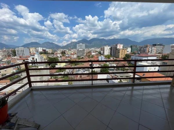 Tirane, jepet me qera apartament 1+1+Ballkon Kati 6, 65 m² 400 € (Rruga e Dibres)
