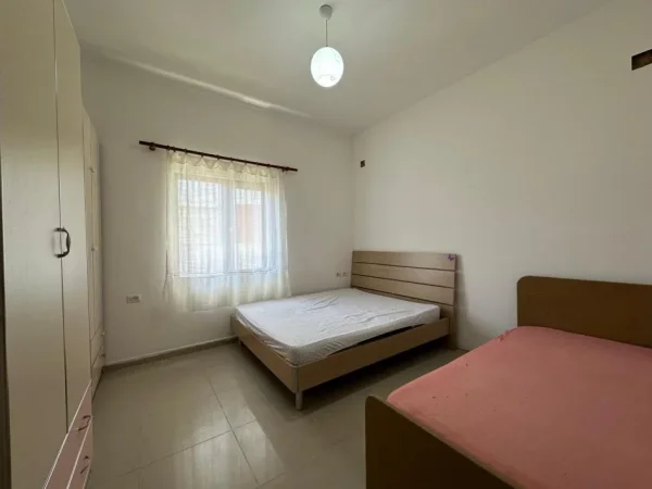 Tirane, jepet me qera apartament 1+1 Kati 1, 55 m² 350 € (Ish Tregu Elektrik)
