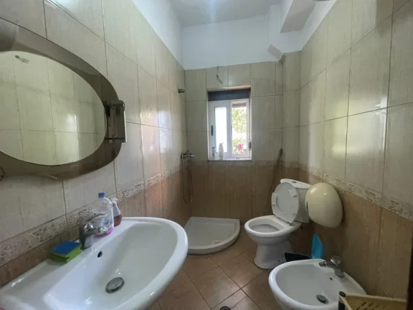 Tirane, jepet me qera apartament 2+1 Kati 2, 85 m² 350 € (Babrru,)