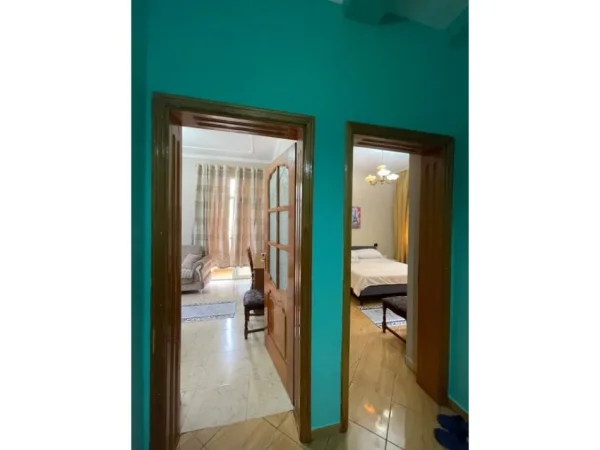 Tirane, jepet me qera apartament 2+1 Kati 4, 95 m² 700 € (Qender, prane Universitetit "Albanian University")