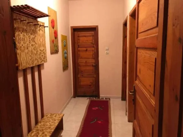 Tirane, jepet me qera apartament 1+1 Kati 2, 70 m² 400 € (Medrese)