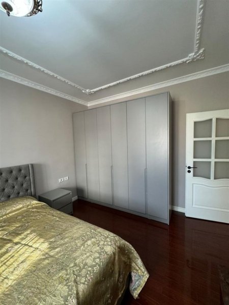 Tirane, jepet me qera apartament 2+1+Ballkon Kati 4, 109 m² 1.000 € (Libri Universitar, Bllok)
