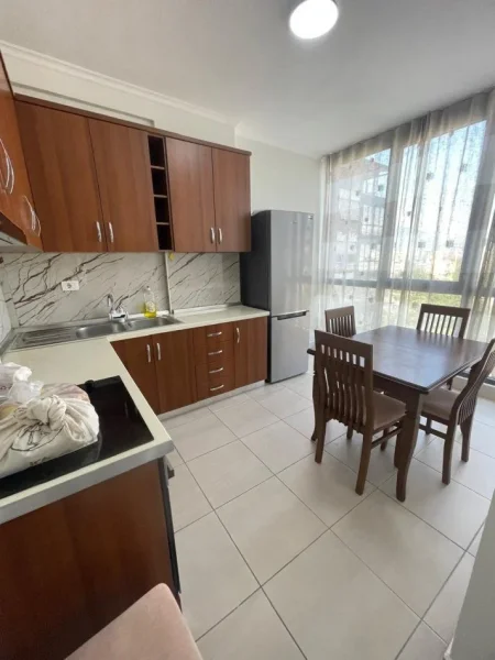 Tirane, jepet me qera apartament 2+1+Ballkon Kati 7, 90 m² 600 € (RRUGA NDRE MJEDA)