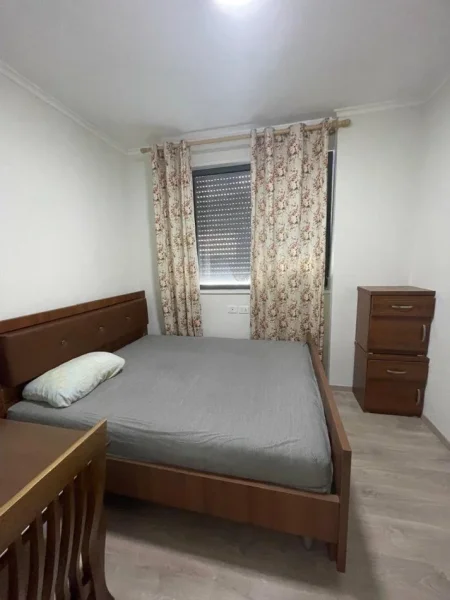Tirane, jepet me qera apartament 2+1+Ballkon Kati 7, 90 m² 600 € (RRUGA NDRE MJEDA)