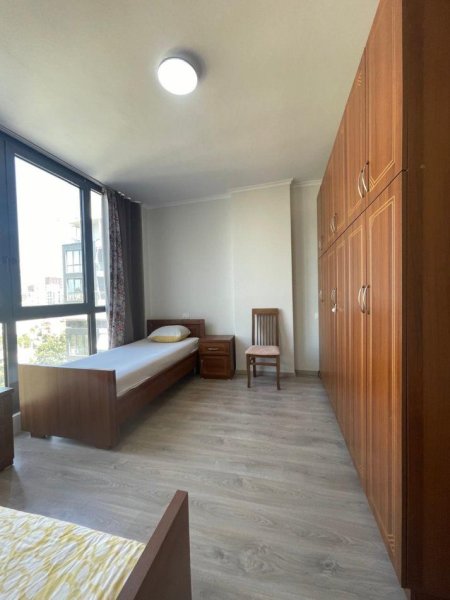 Tirane, jepet me qera apartament 2+1+Ballkon Kati 7, 90 m² 600 € (RRUGA NDRE MJEDA)