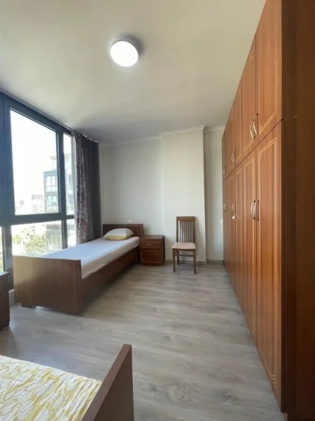 Tirane, jepet me qera apartament 2+1+Ballkon Kati 7, 90 m² 600 € (RRUGA NDRE MJEDA)
