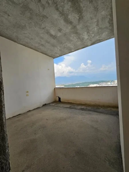 Tirane, shitet apartament 3+1 Kati 4, 180 m² 338.000 € (Kopshti Zoologjik)