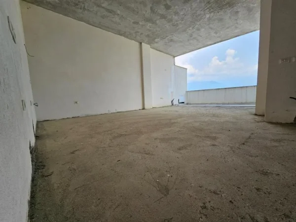 Tirane, shitet apartament 3+1 Kati 4, 180 m² 338.000 € (Kopshti Zoologjik)