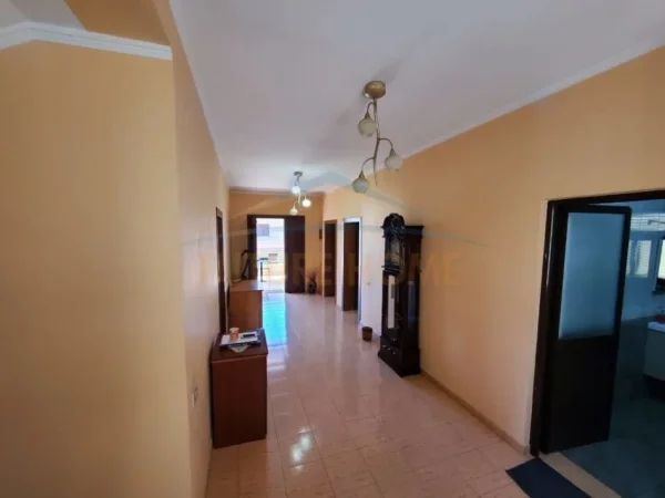 Tirane, shitet Vile 2 Katshe Kati 2, 396 m² 260.000 € (Kombinat pranë pallateve Cabej, Tiranë)