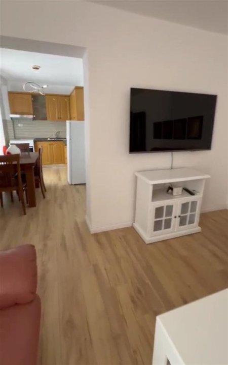 Tirane, jepet me qera apartament 2+1+Aneks+Ballkon Kati 3, 80 m² 600 € 