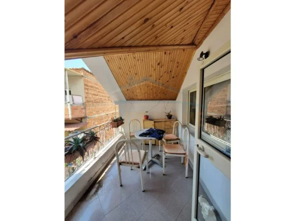 Tirane, jepet me qera apartament 2+1 Kati 2, 180 m² 600 € (Brryl, Tirane)