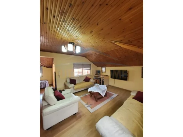 Tirane, jepet me qera apartament 2+1 Kati 2, 180 m² 600 € (Brryl, Tirane)