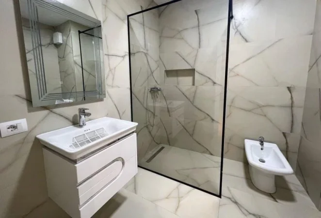 Tirane, shitet apartament 1+1 Kati 3, 75 m² 165.000 € (Komuna e Parisit)