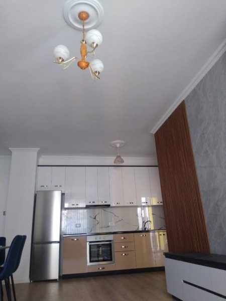 Tirane, jepet me qera apartament 2+1 Kati 4, 99 m² 500 € (Rruga 3 Deshmoret,Yzberisht)