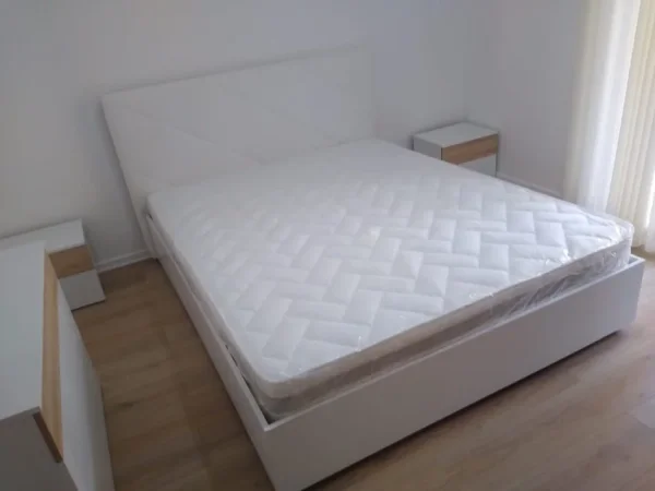 Tirane, jepet me qera apartament 2+1 Kati 4, 99 m² 500 € (Rruga 3 Deshmoret,Yzberisht)