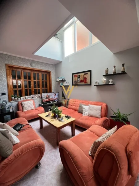 Tirane, shitet Vile 3+1+Ballkon Kati 0, 216 m² 324.000 € (RRUGA 5 MAJI)