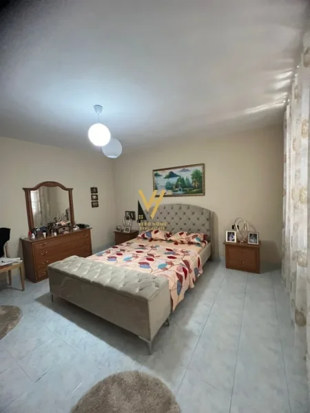 Tirane, shitet Vile 3+1+Ballkon Kati 0, 216 m² 324.000 € (RRUGA 5 MAJI)