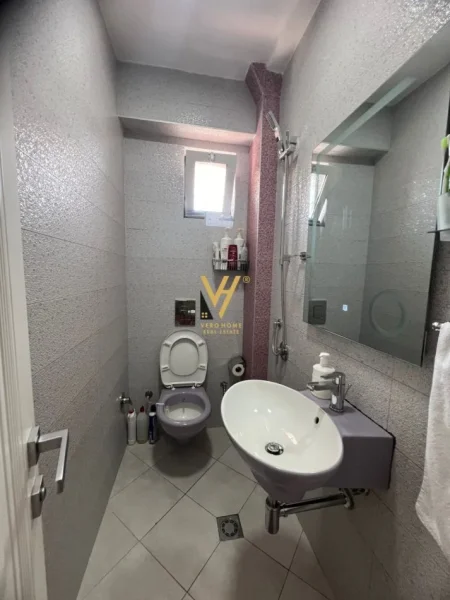 Tirane, shitet Vile 3+1+Ballkon Kati 0, 216 m² 324.000 € (RRUGA 5 MAJI)