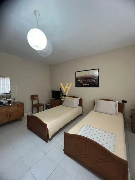 Tirane, shitet Vile 3+1+Ballkon Kati 0, 216 m² 324.000 € (RRUGA 5 MAJI)