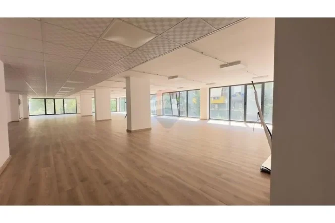 Tirane, jepet me qera ambjent biznesi Kati 1, 485 m² (rruga e dibres)
