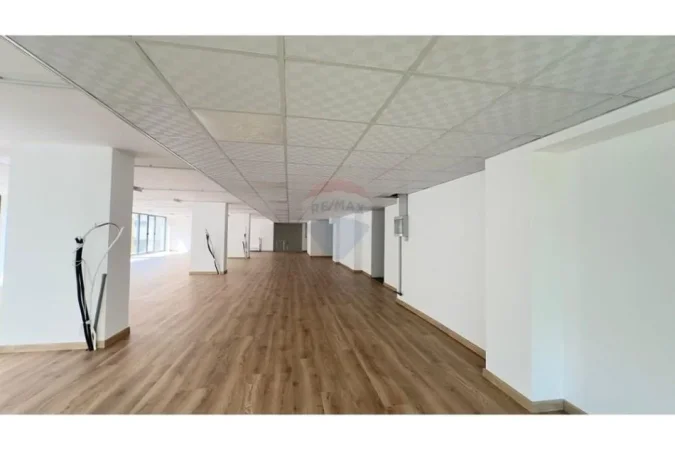 Tirane, jepet me qera ambjent biznesi Kati 1, 485 m² (rruga e dibres)